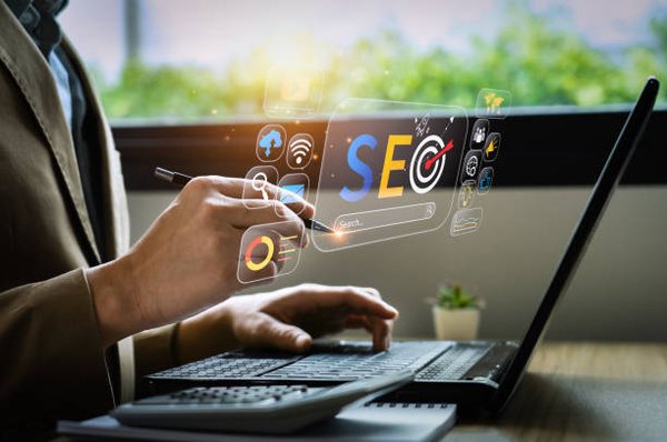 Optimisez votre référencement naturel avec une agence à Rennes